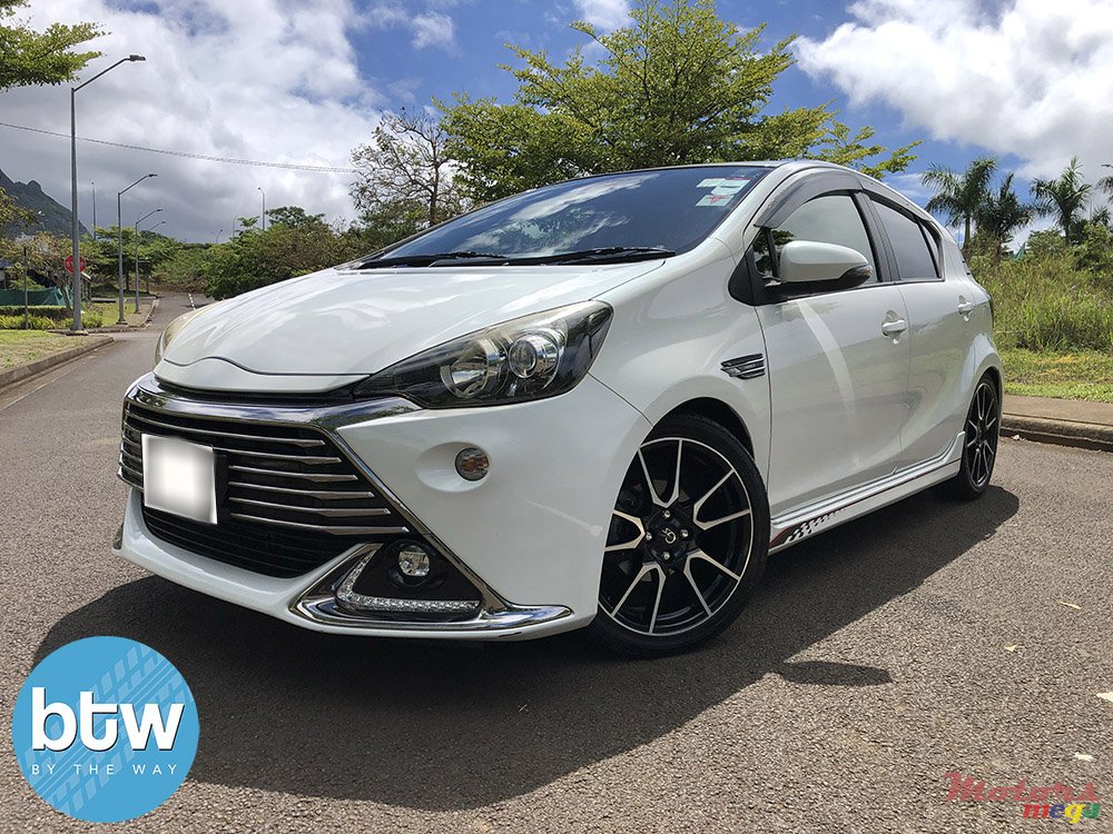 2016' Toyota Aqua photo #2