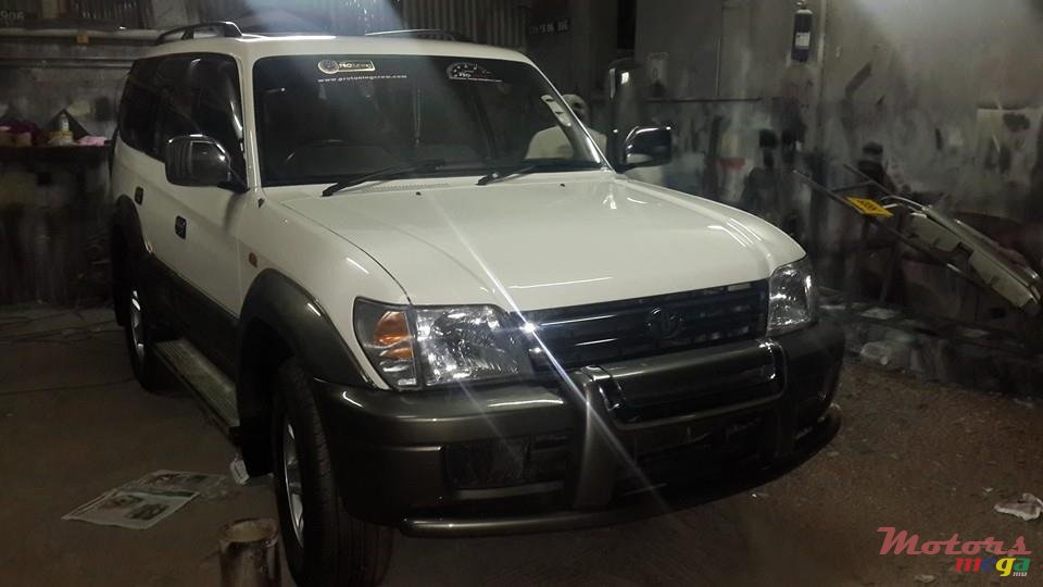 2001' Toyota Land Cruiser Prado photo #1