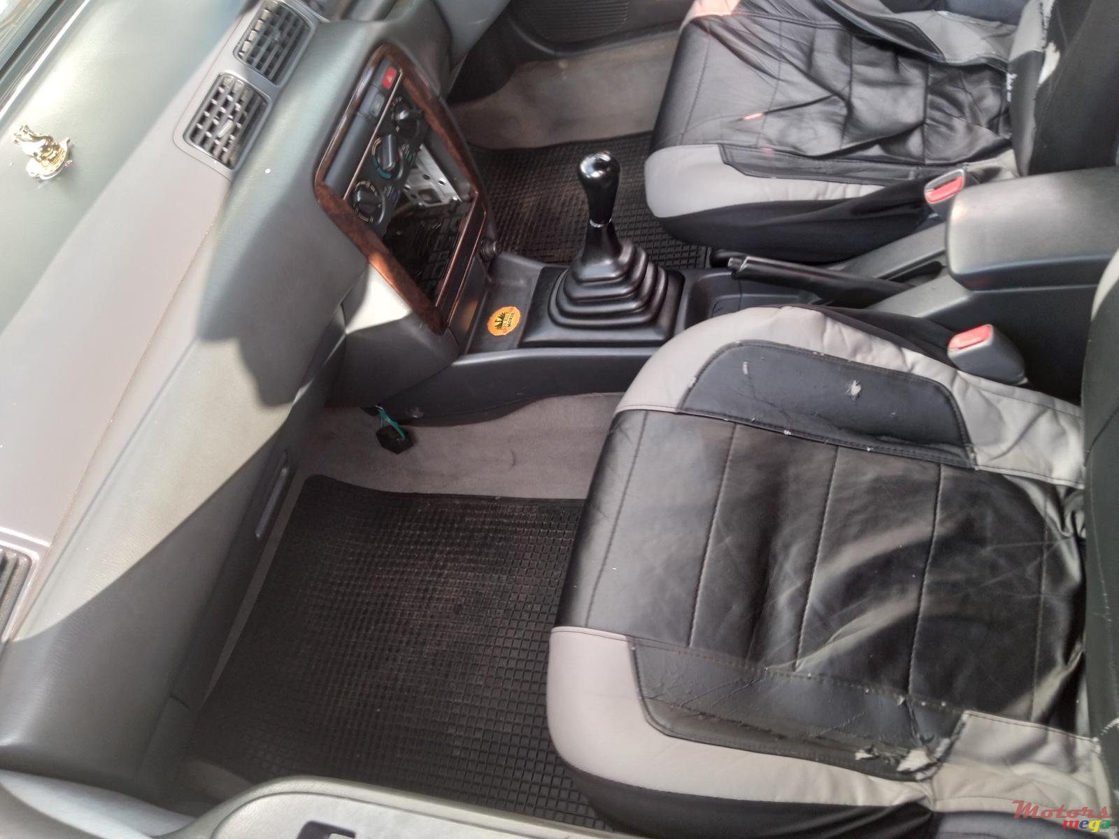 2000' Nissan Sunny photo #5