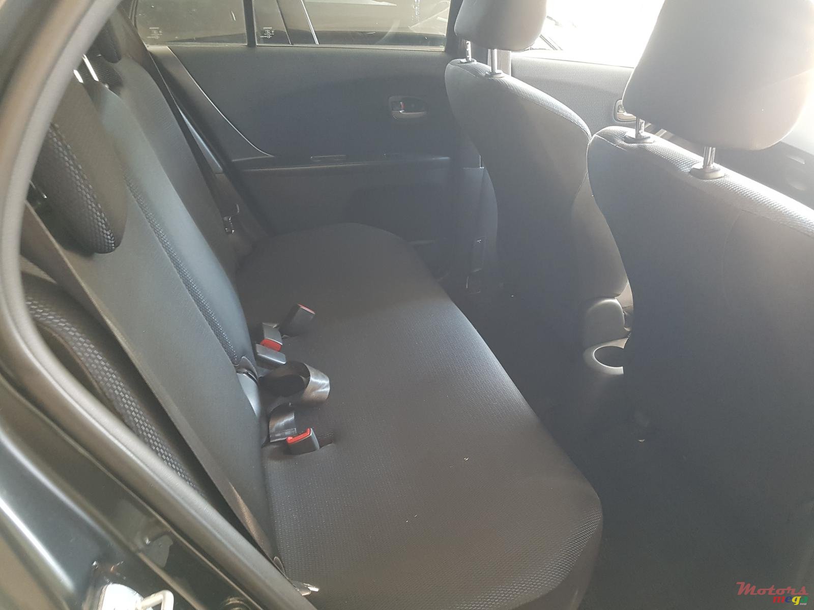 2010' Toyota Vitz RS photo #5