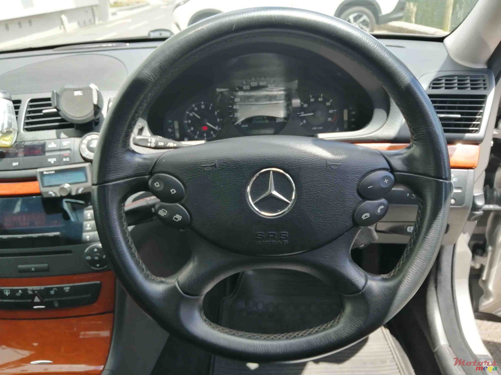 2008' Mercedes-Benz 200E photo #7