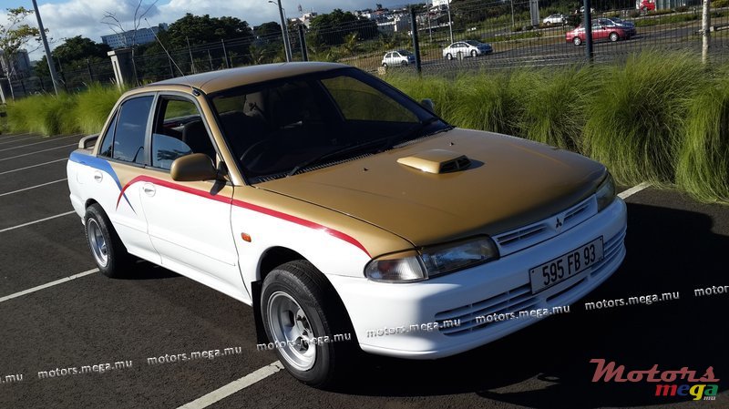 1993' Mitsubishi Lancer GLX photo #2