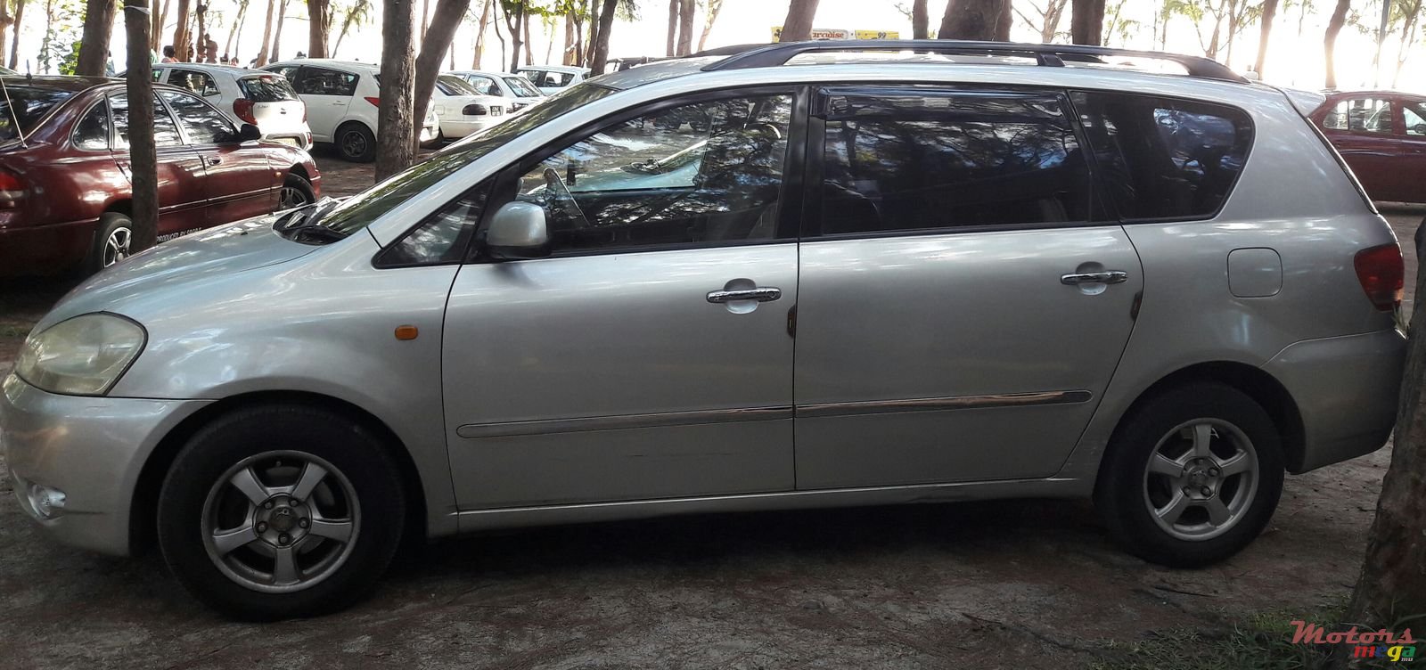 2003' Toyota Picnic photo #1