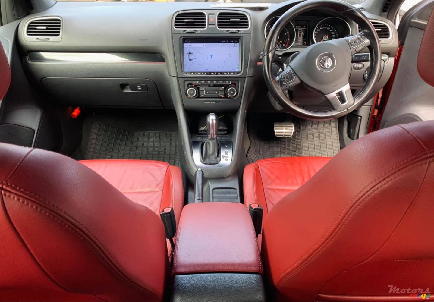 2012' Volkswagen Golf 1.4 Cabriolet photo #2