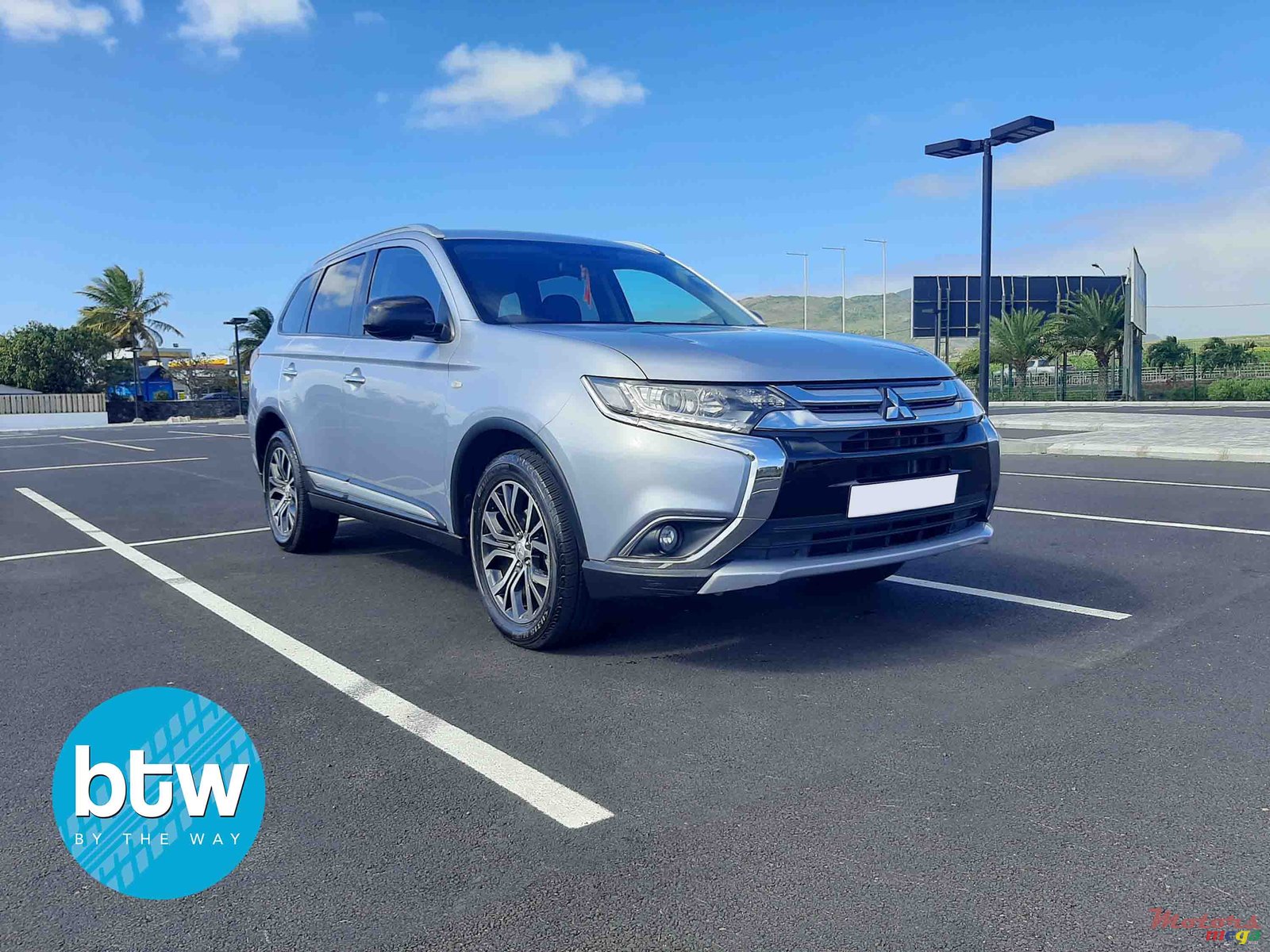 2016' Mitsubishi Outlander photo #1