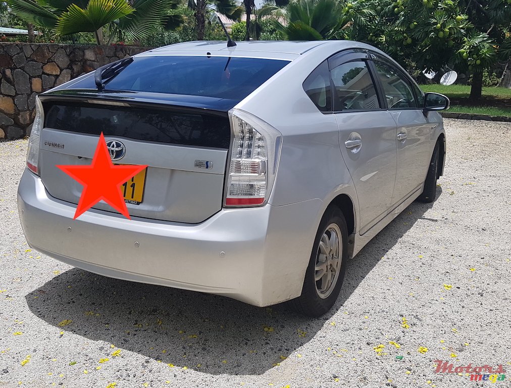 2011' Toyota Prius hybrid photo #1