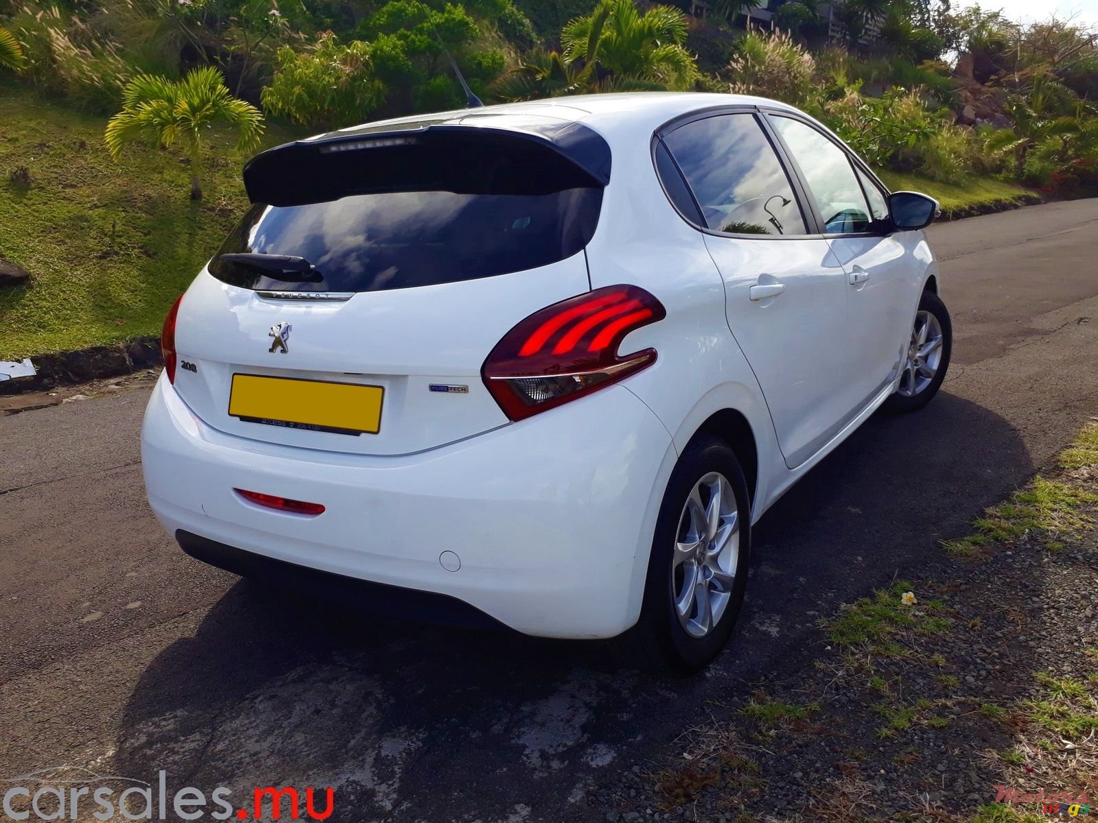 2016' Peugeot 208 1.2 Puretech photo #3