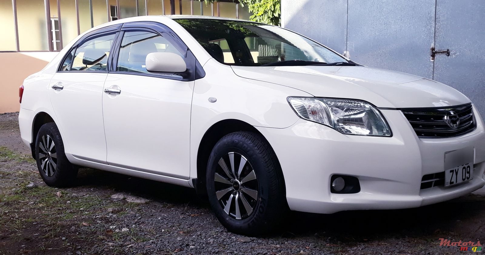 2009' Toyota Axio photo #2