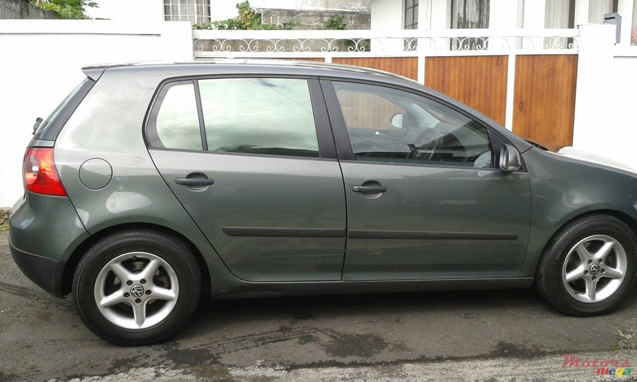 2004' Volkswagen Golf V photo #3
