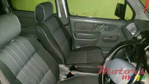 2005' Suzuki Wagon R photo #4