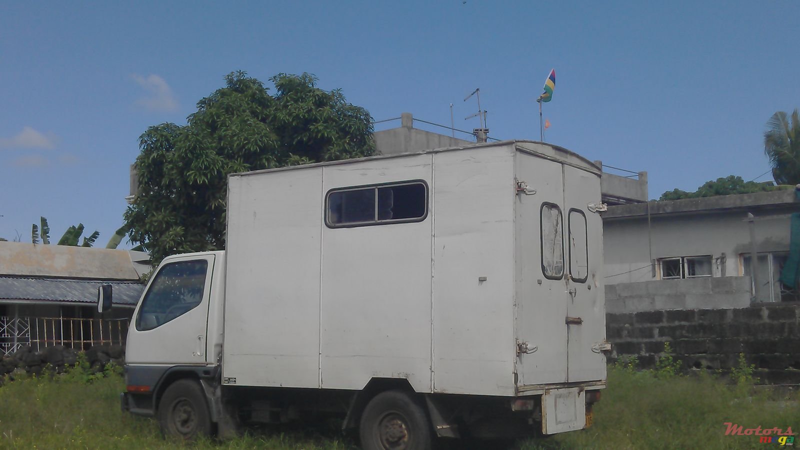 2005' Mitsubishi photo #1