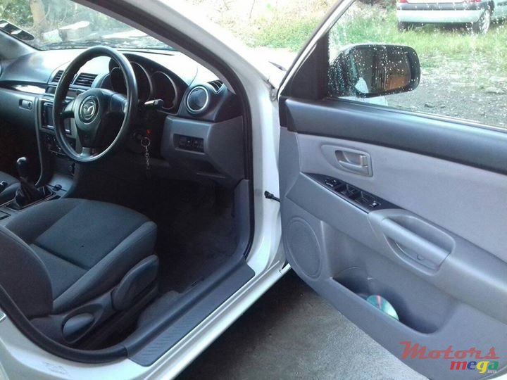 2007' Mazda 3 MANUAL photo #3