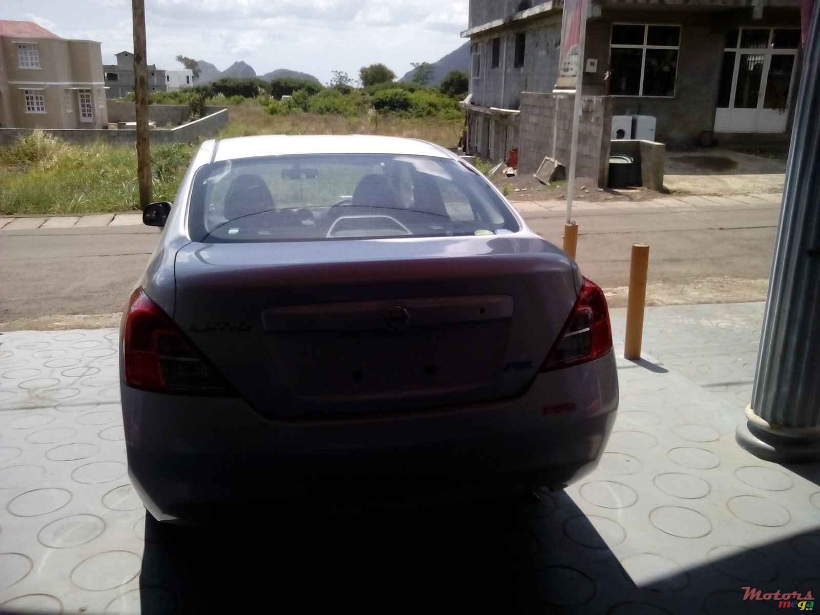 2013' Nissan Tiida photo #2