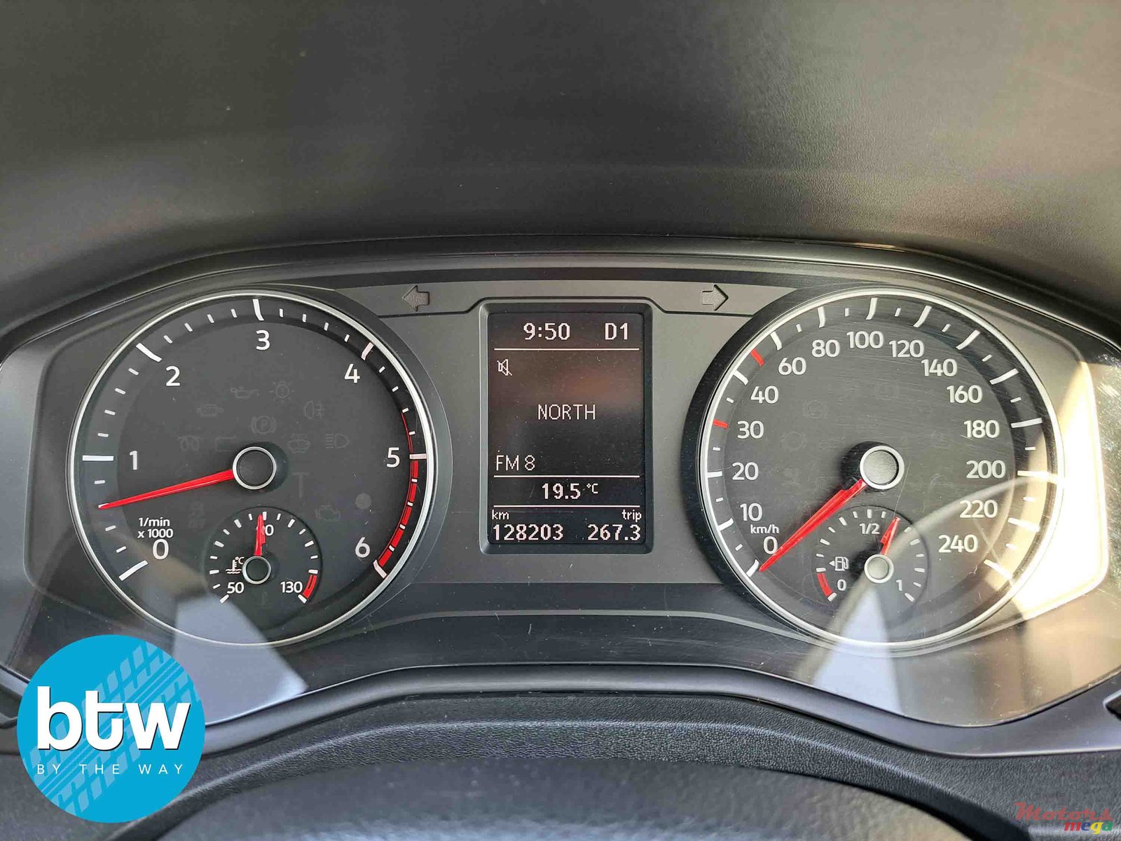 2018' Volkswagen Amarok photo #7