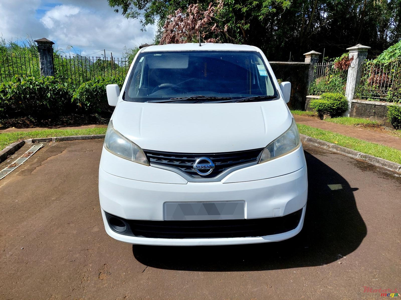 2017' Nissan NV NV200 photo #2