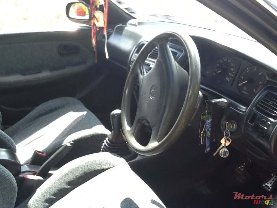 1995' Toyota photo #4