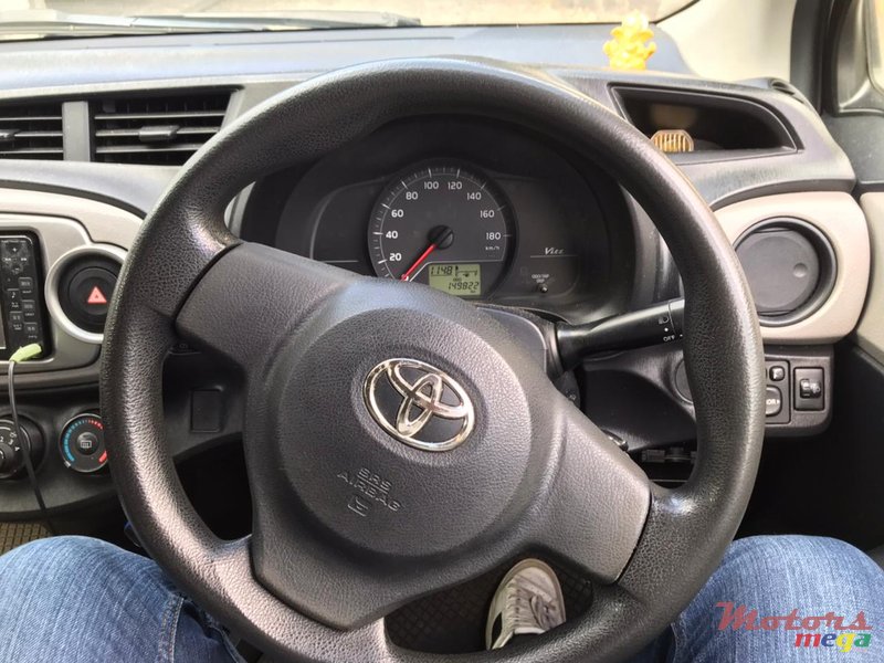2012' Toyota Vitz photo #5