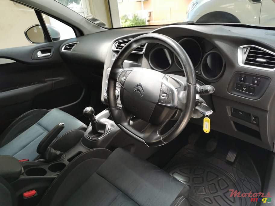 2015' Citroen C4 photo #5