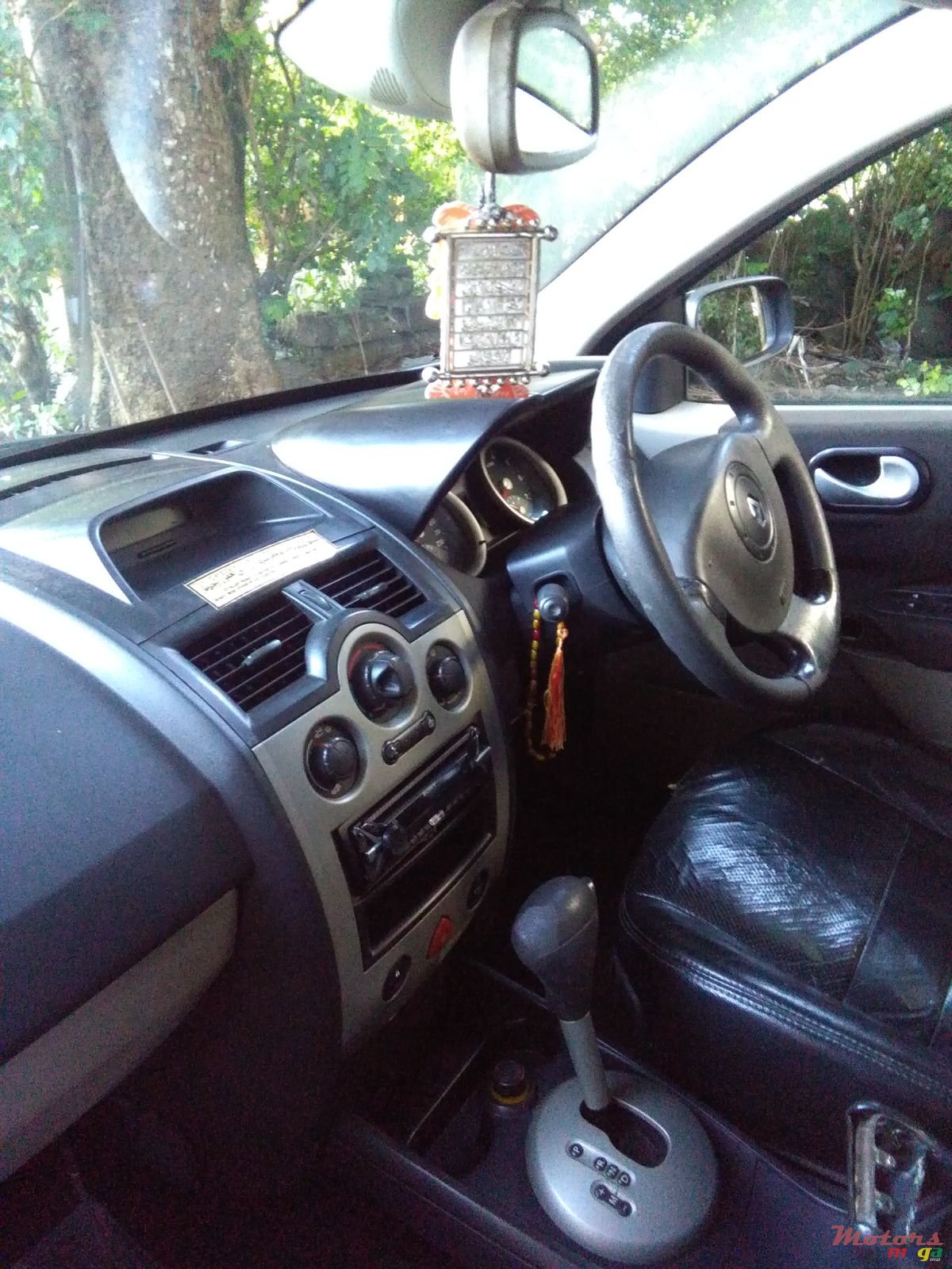 2004' Renault Megane photo #2