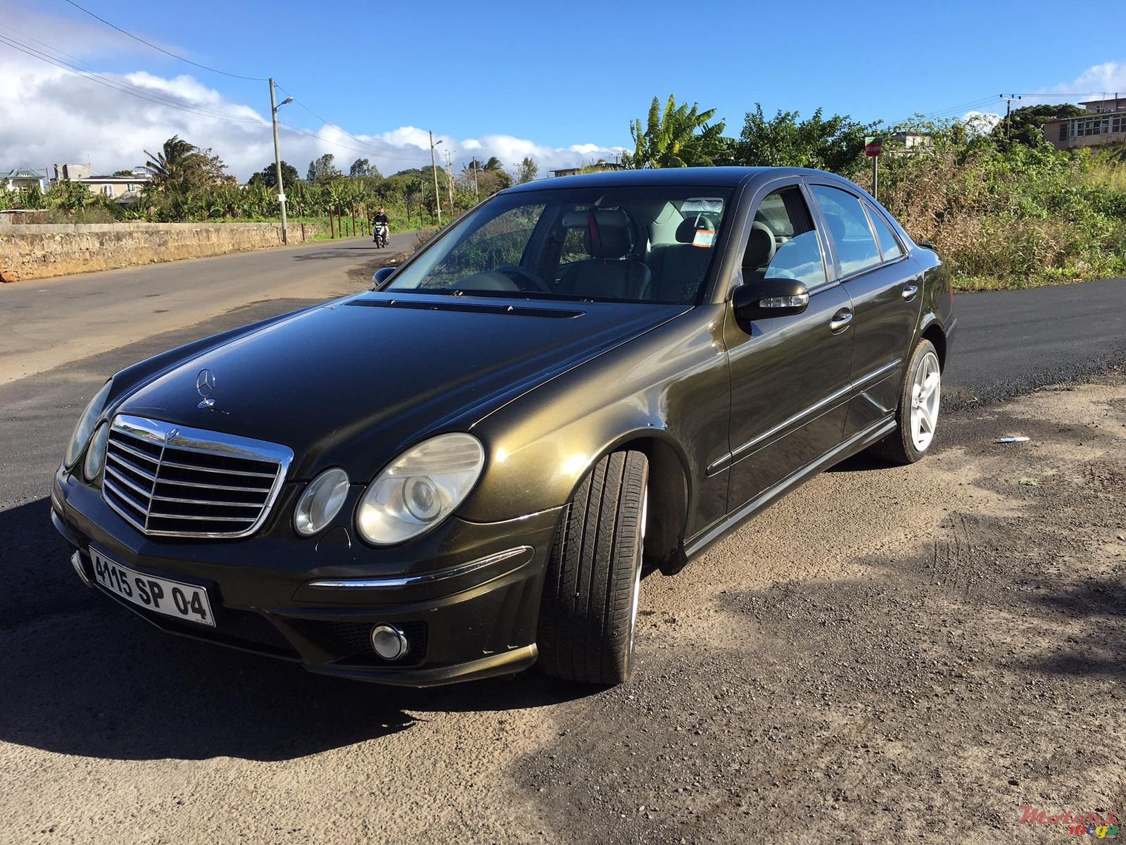 2004' Mercedes-Benz E-Class photo #3