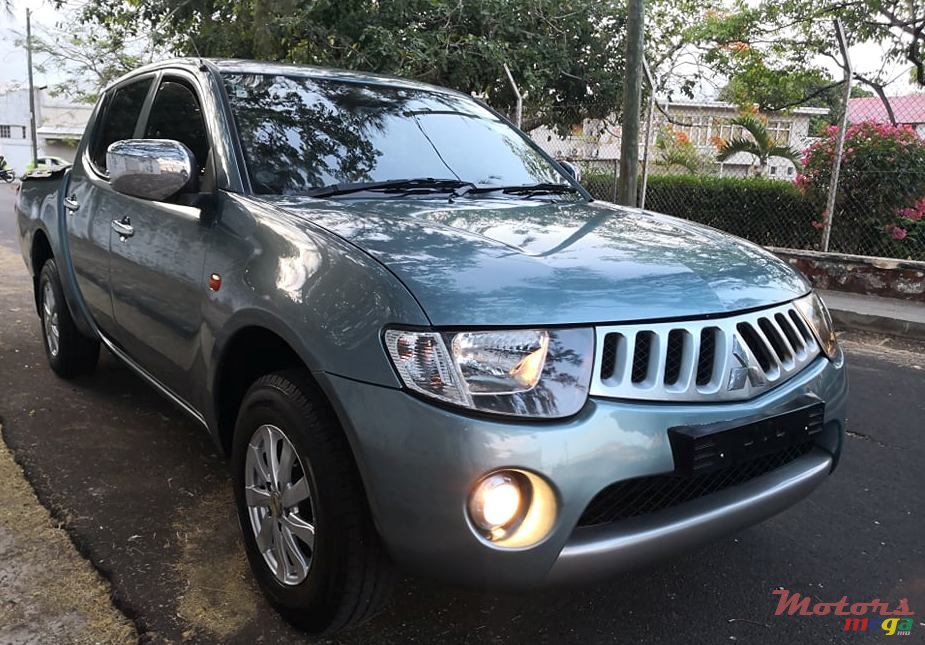 2008' Mitsubishi Triton photo #1