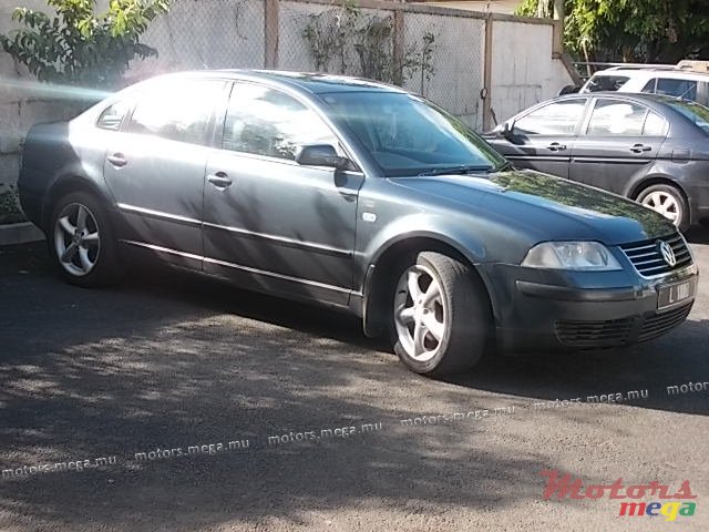 2003' Volkswagen Passat 1.9TDI photo #2