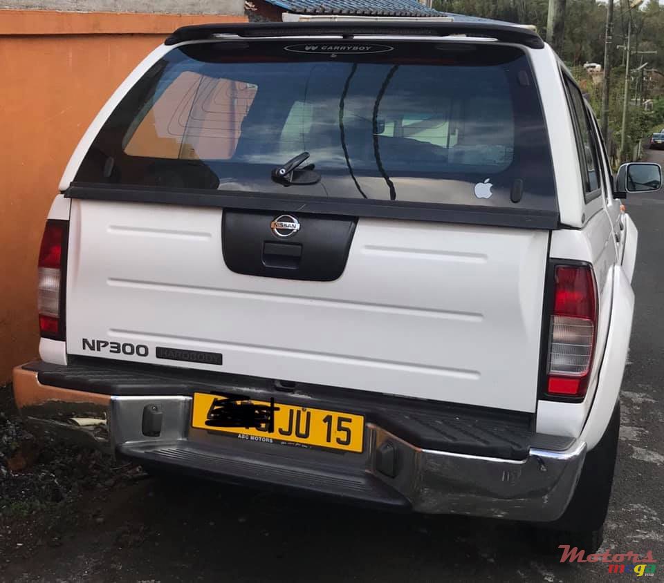 2015' Nissan NP300 photo #3