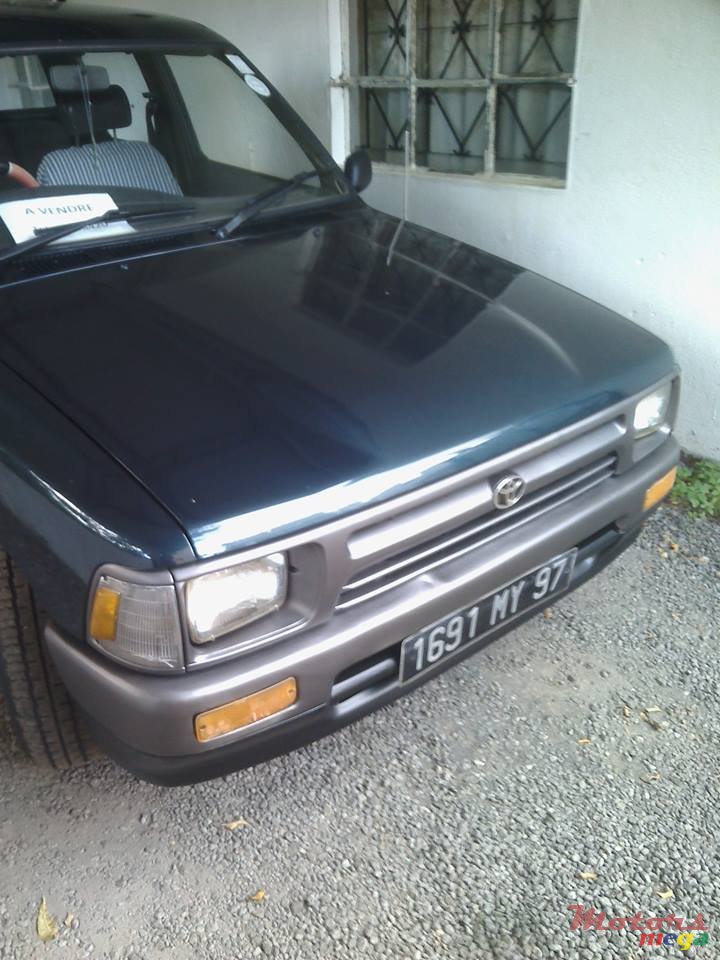 1997' Toyota Hilux photo #1