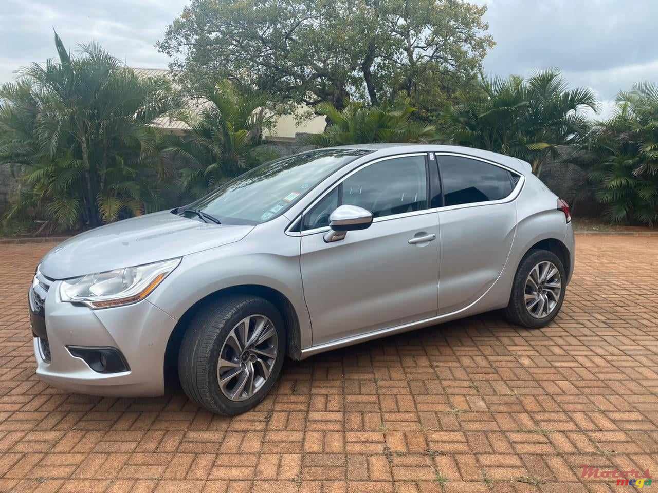 2016' Citroen DS4 photo #4