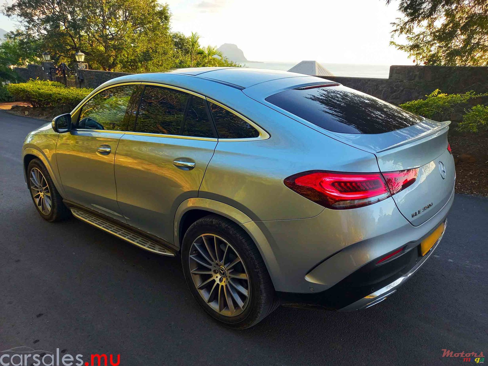 2022' Mercedes-Benz GLE 350 d 4Matic photo #3