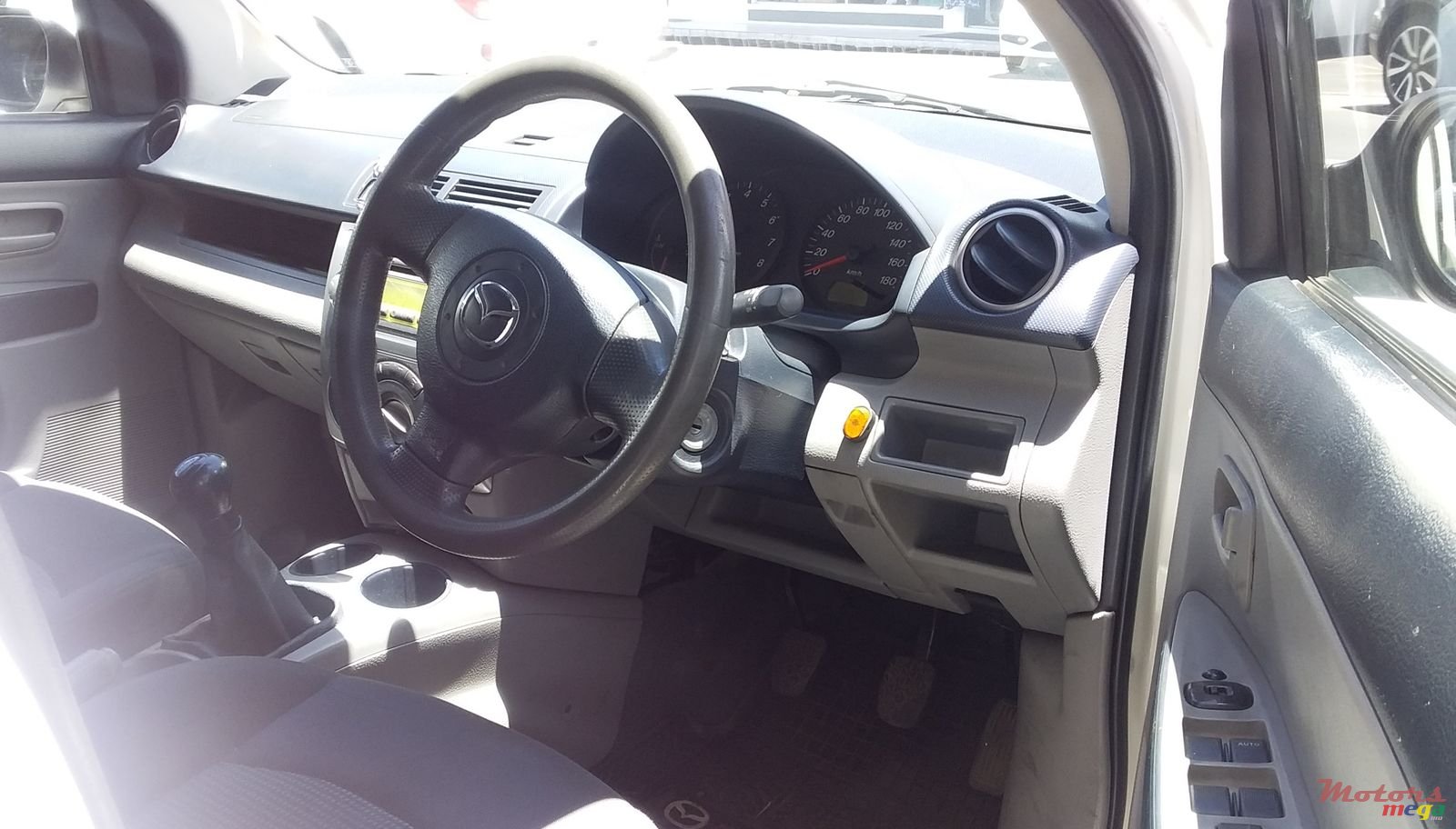 2005' Mazda Demio photo #4