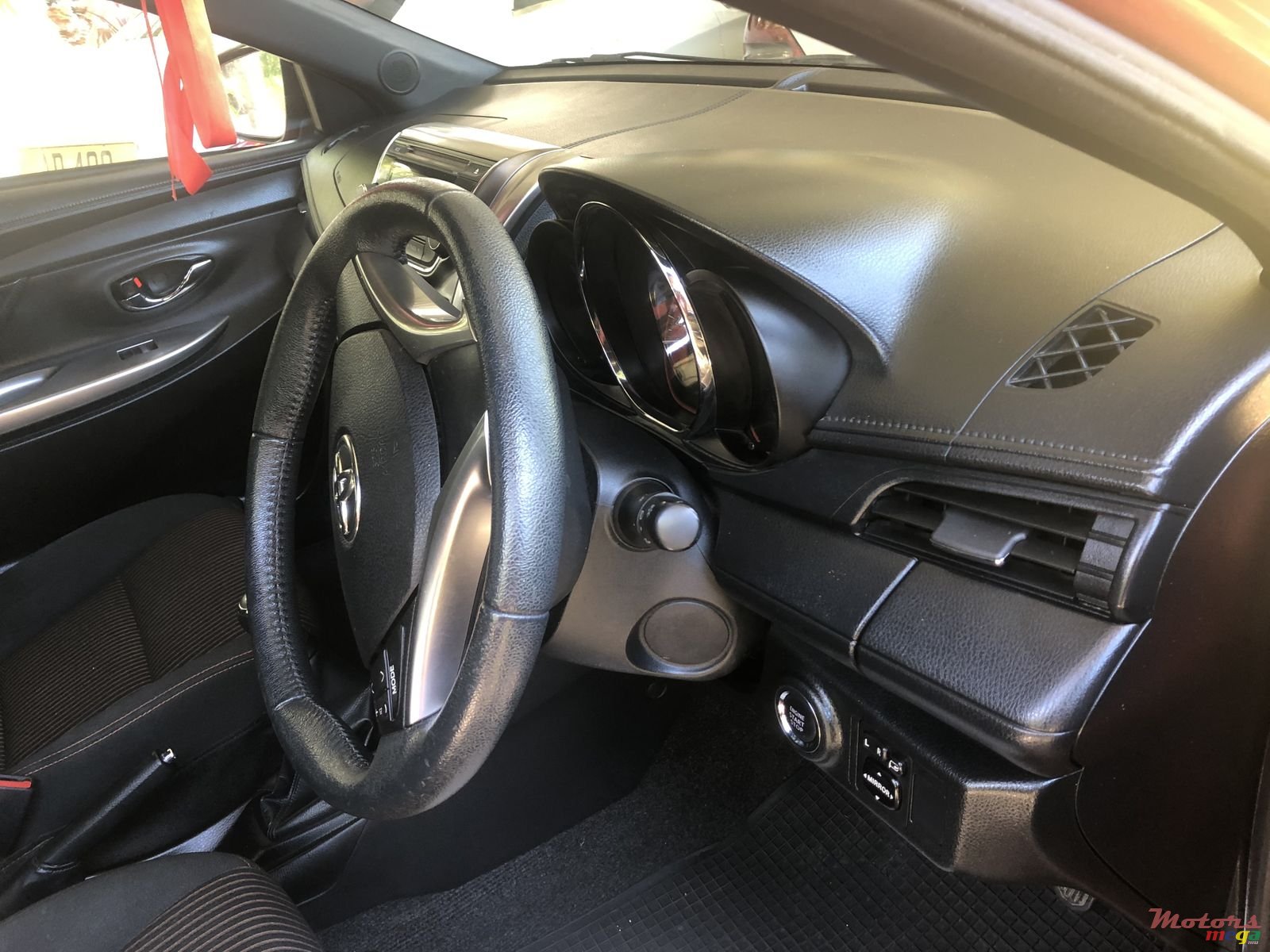 2015' Toyota Yaris photo #5