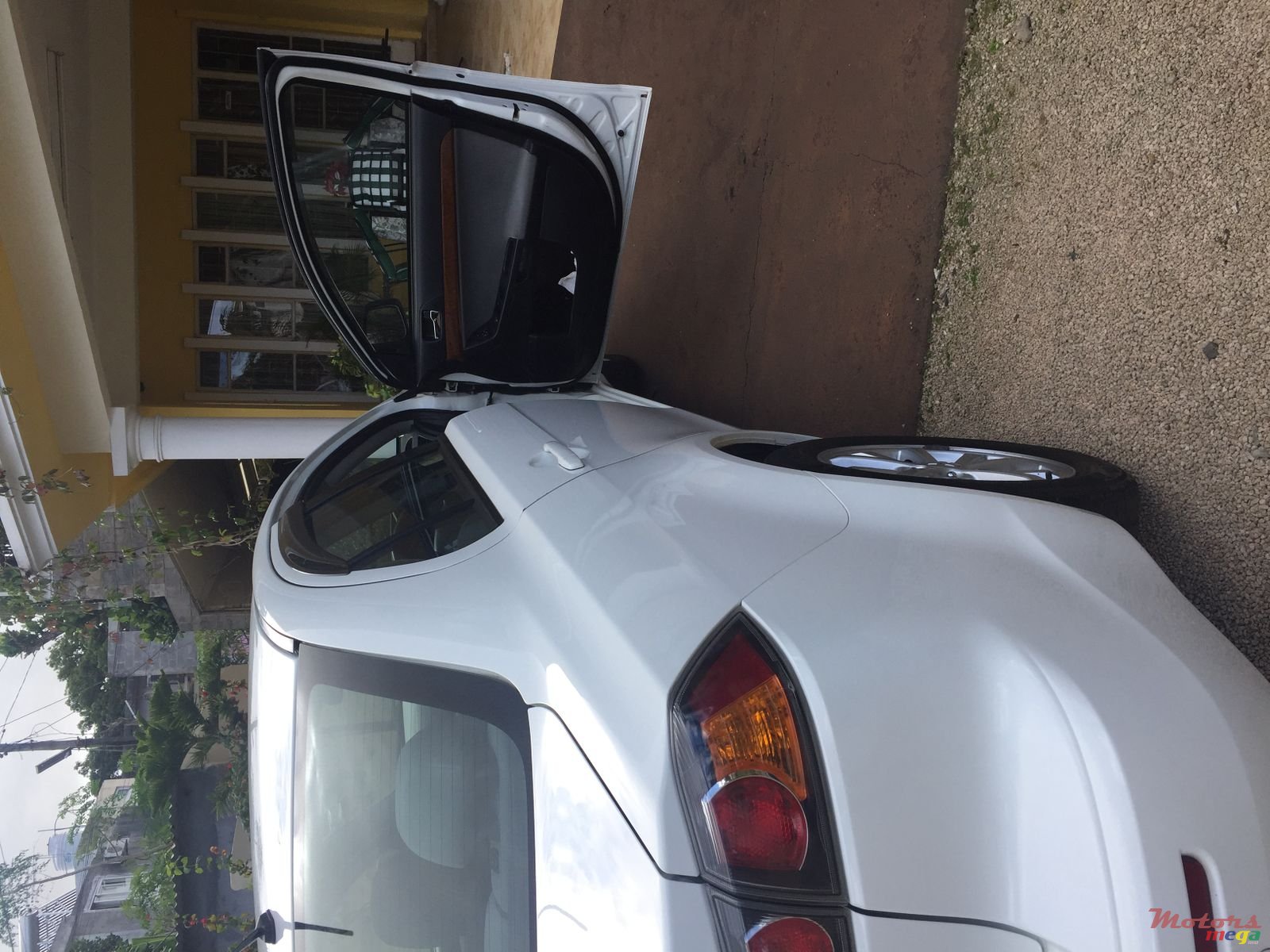 2010' Mitsubishi Lancer X photo #1