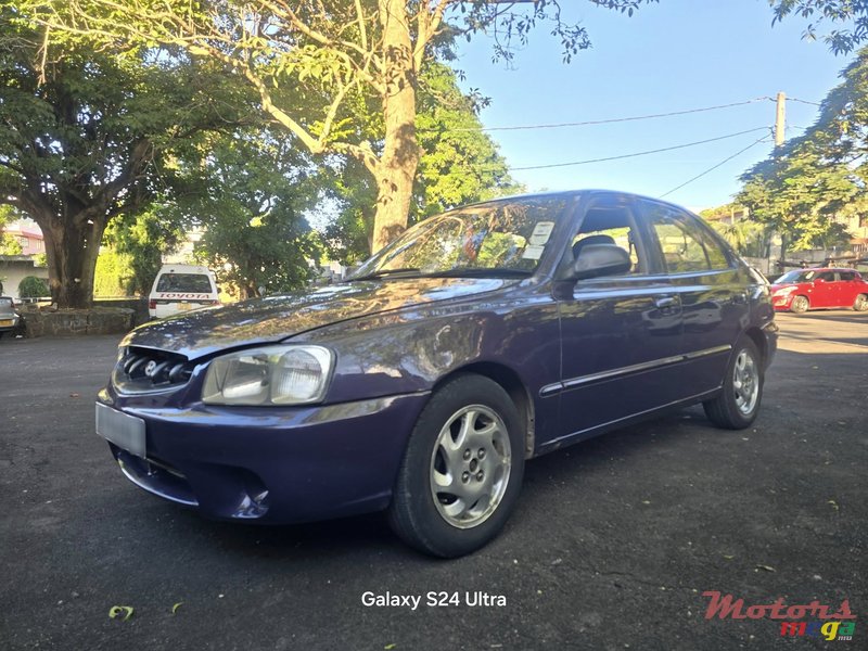 2000' Hyundai Accent photo #3