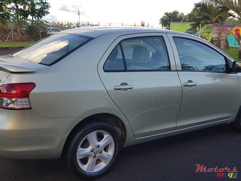 2007' Toyota Yaris Sedan photo #1