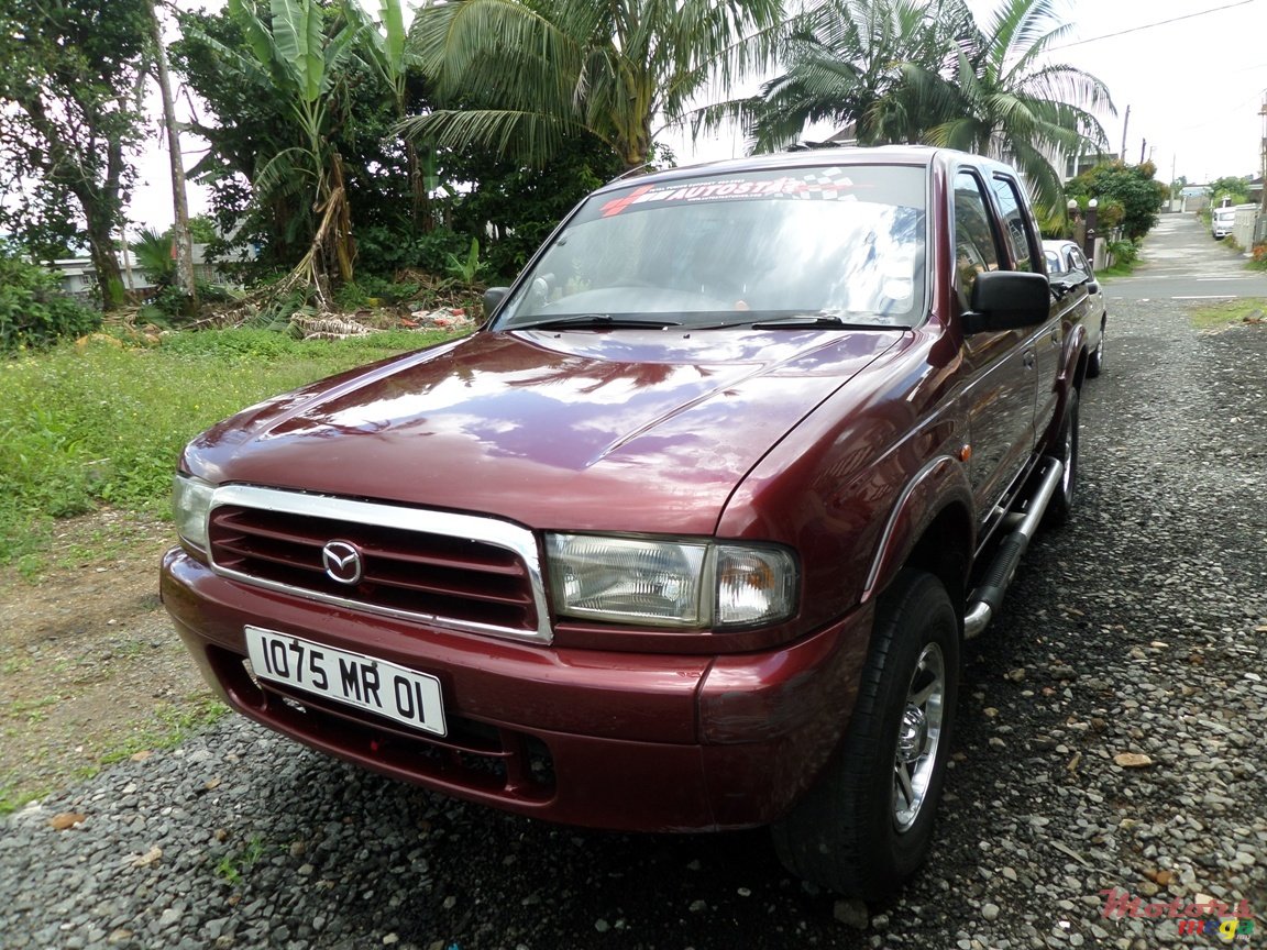 2001' Mazda B2500 photo #1