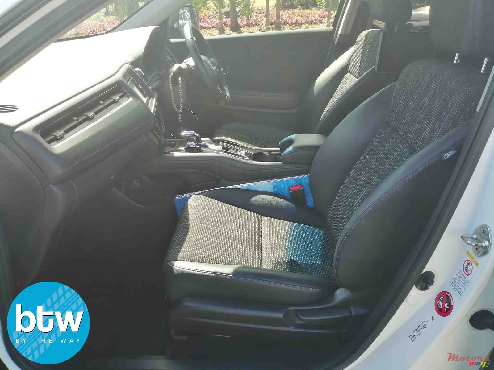 2014' Honda Vamos Vezel Z photo #3