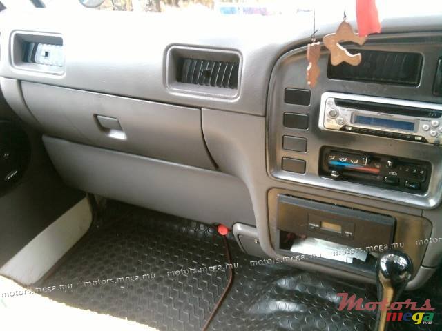 1999' Nissan photo #3