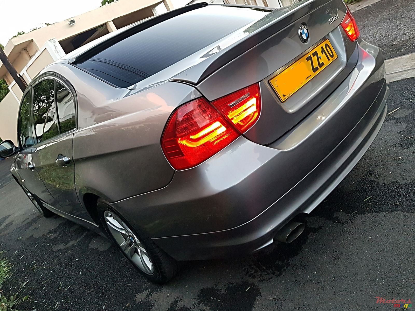 2010' BMW 318 photo #4