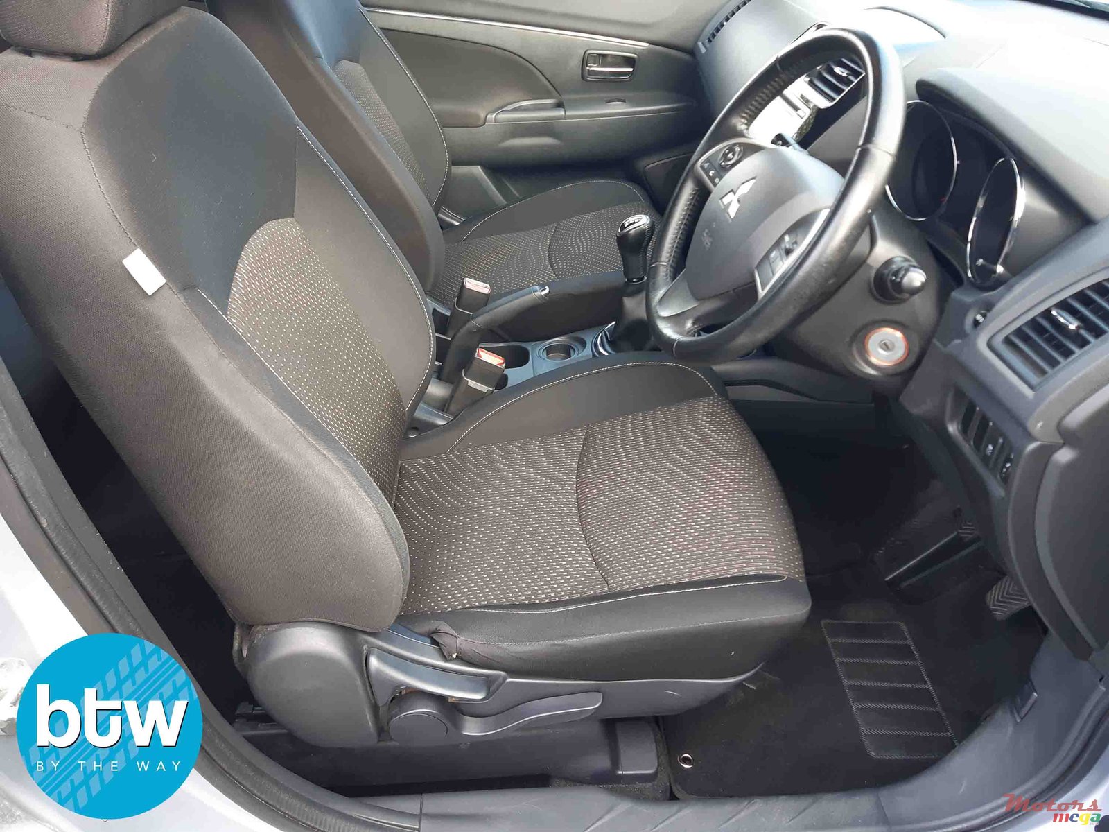 2015' Mitsubishi ASX photo #4