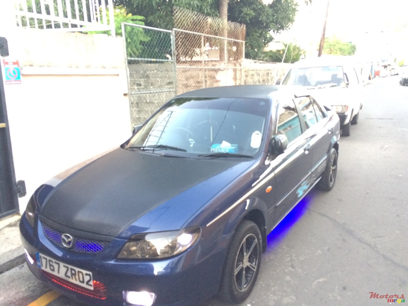 2002' Mazda 323 photo #1