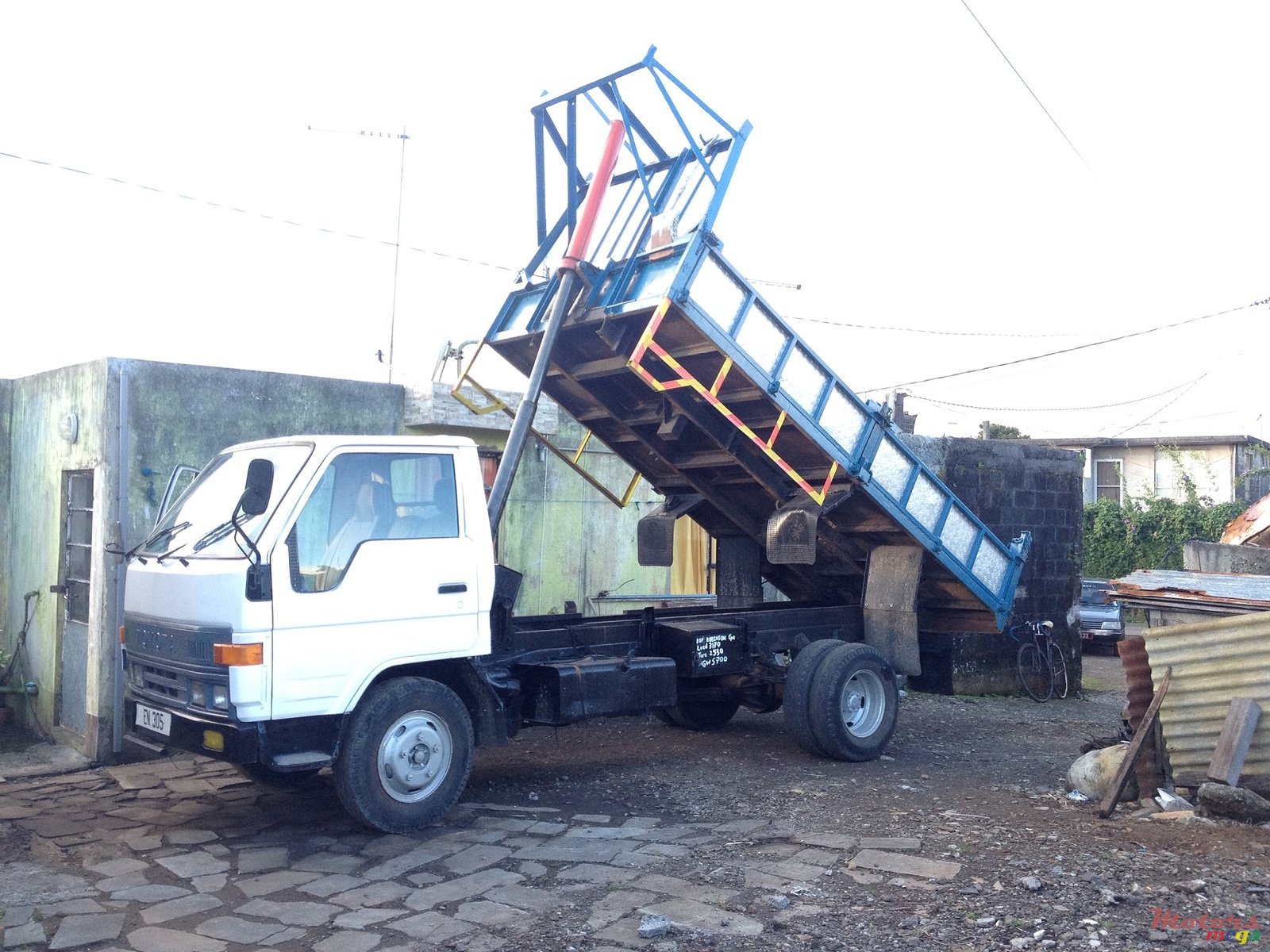 1991' Daihatsu delta photo #1