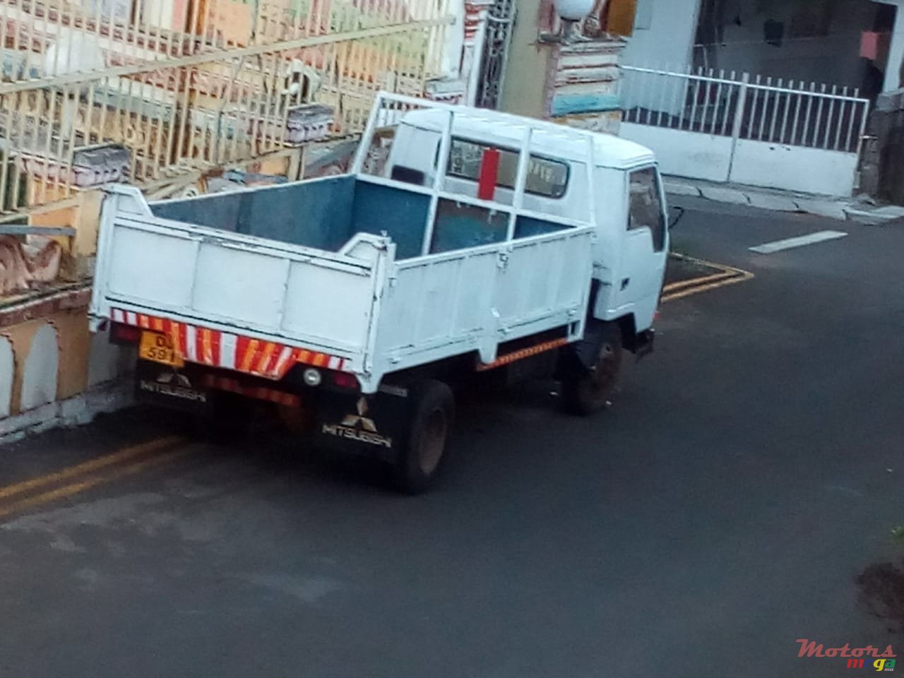 1989' Mitsubishi Truck photo #5