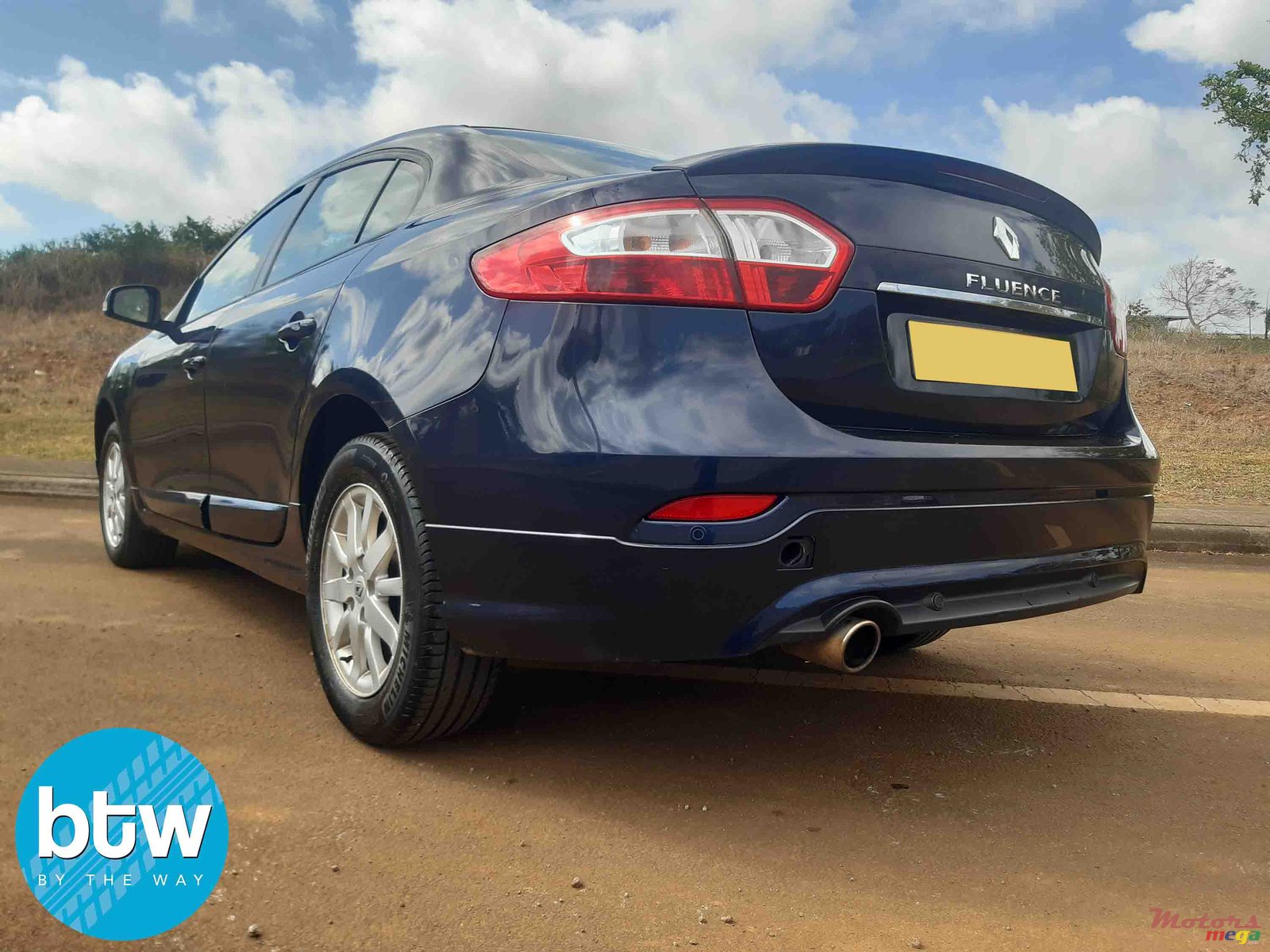 2012' Renault Fluence photo #3