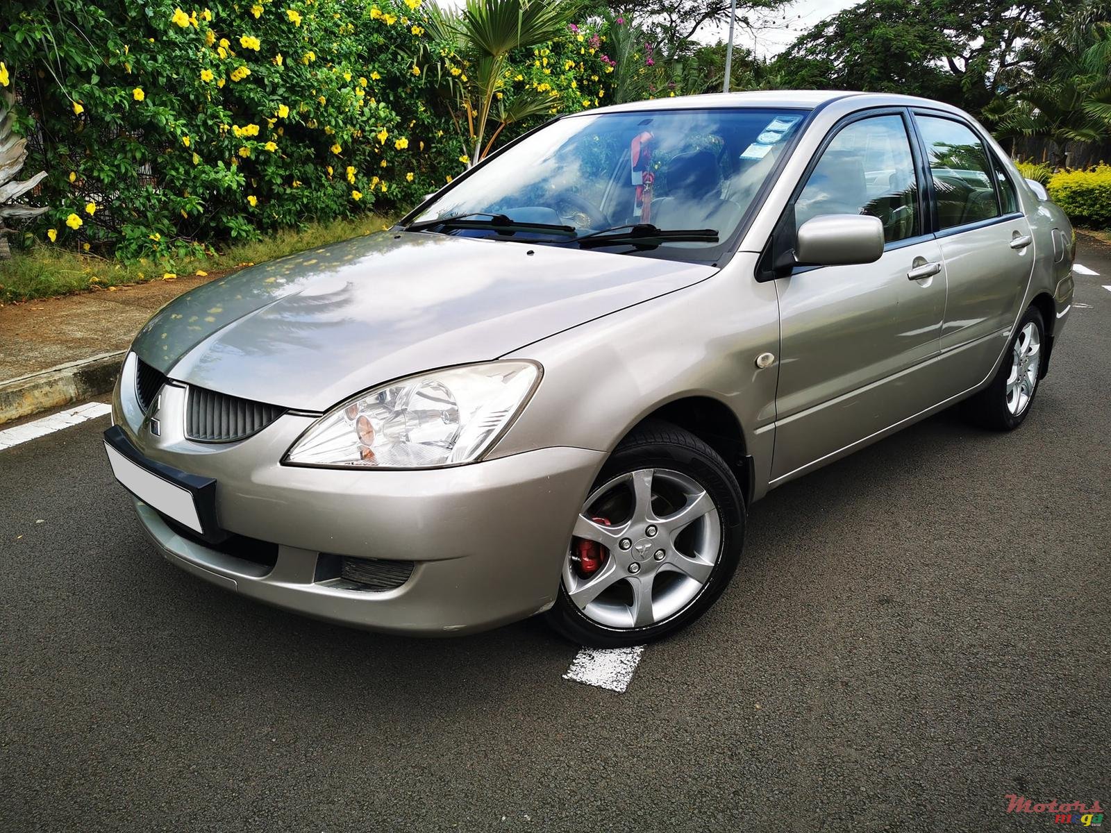 2005' Mitsubishi Lancer GLX photo #4