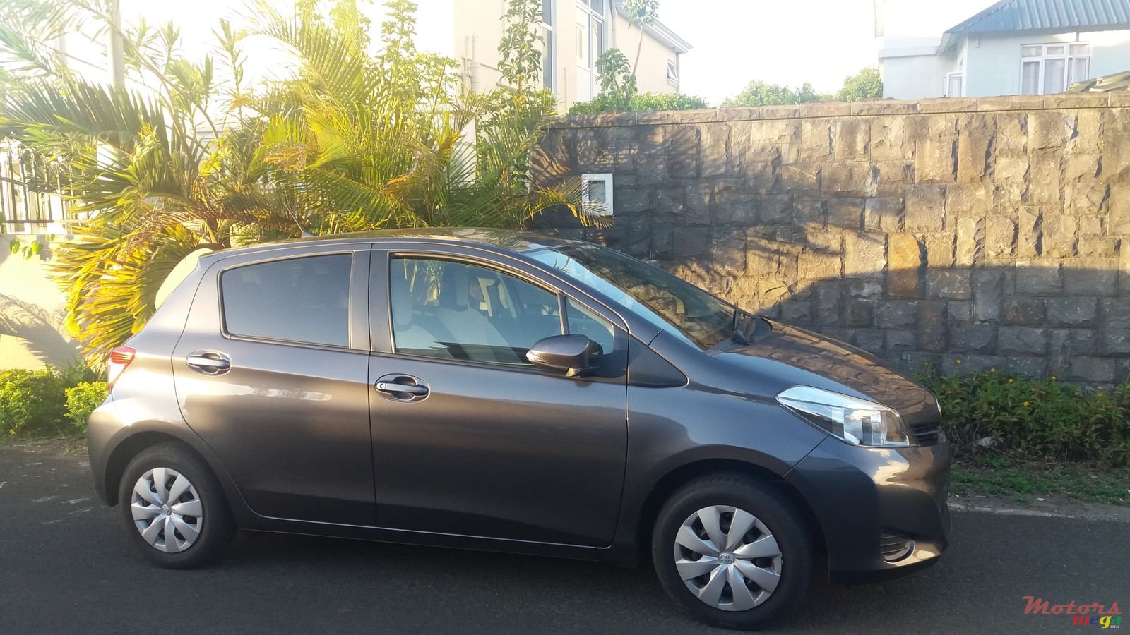 2011' Toyota Vitz photo #1