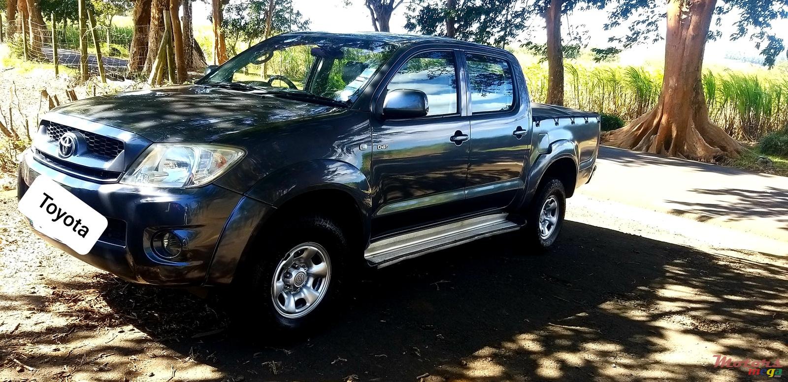 2011' Toyota Hilux any photo #2