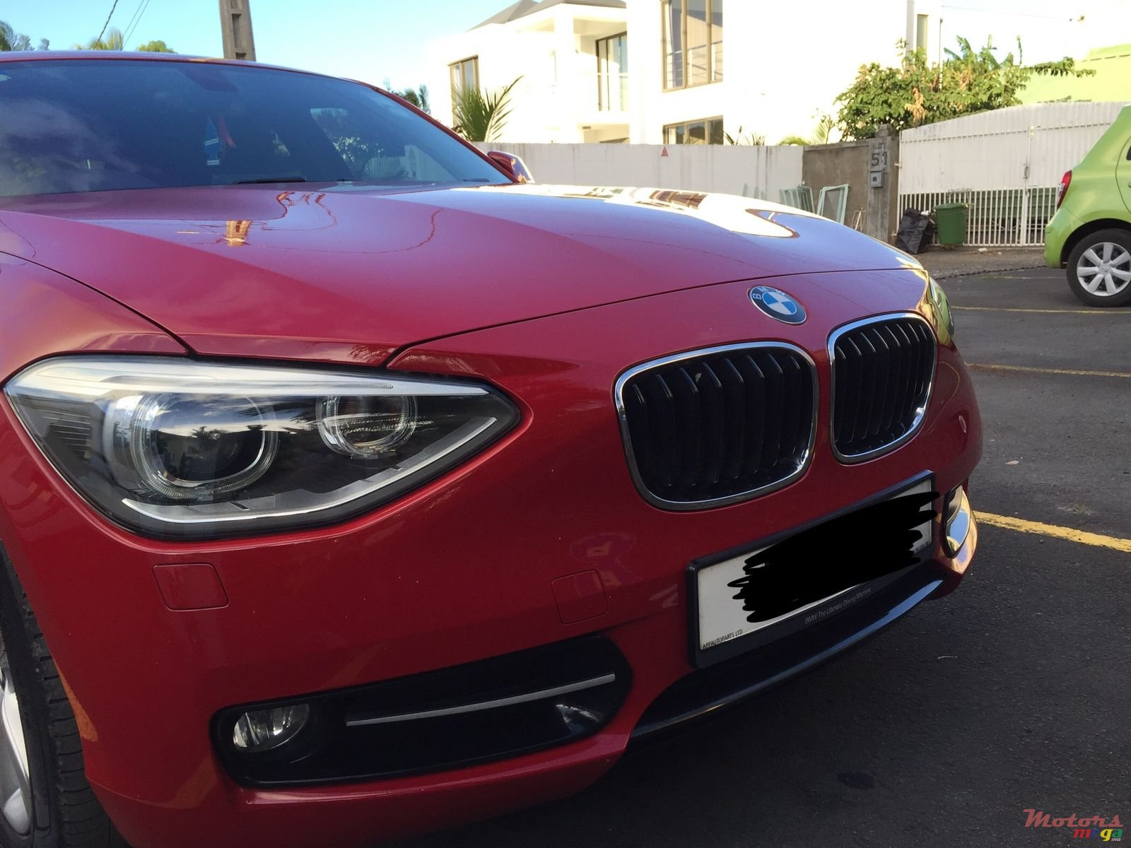 2012' BMW 1 Series 5 Door photo #1