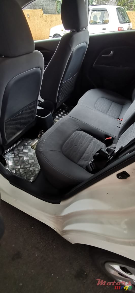 2014' Kia Rio5 photo #3