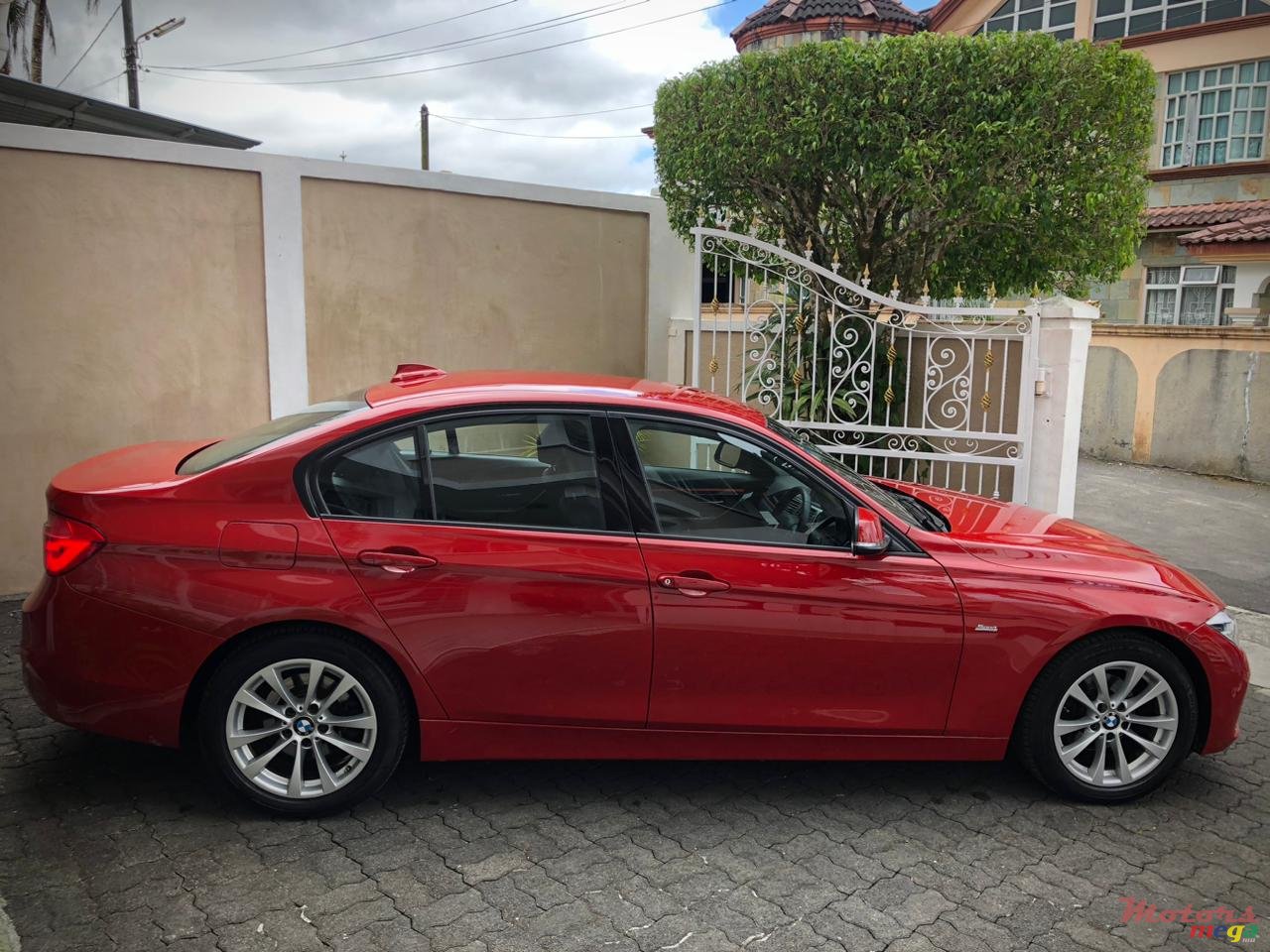 2018' BMW 318i photo #3